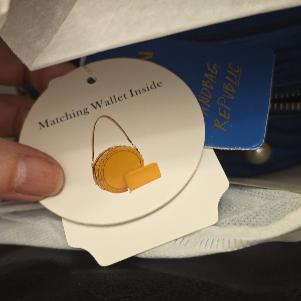 NWT! RARE Blue Vegan Patent Leather Round Purse & Matching Wallet - Picture 6 of 6